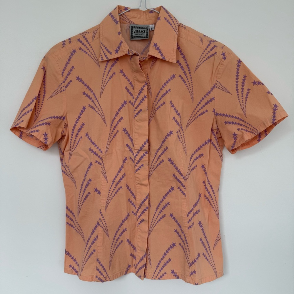 Vintage Versace Peach Short-Sleeve Button-Up Shirt Purple Star Pattern Small